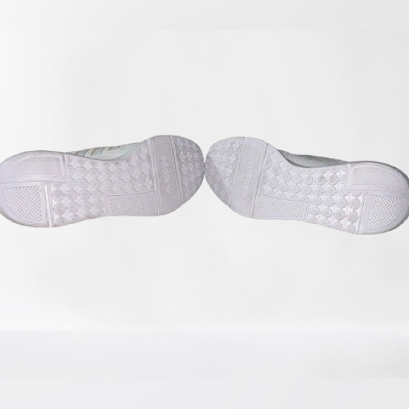 New Women’s Size 7 White/Gold Swift Run 22 Running Shoes - Picture 5 of 5